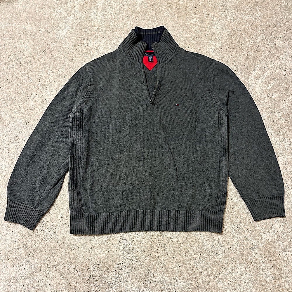 Like new Tommy Hilfiger men’s gray sweater size XL